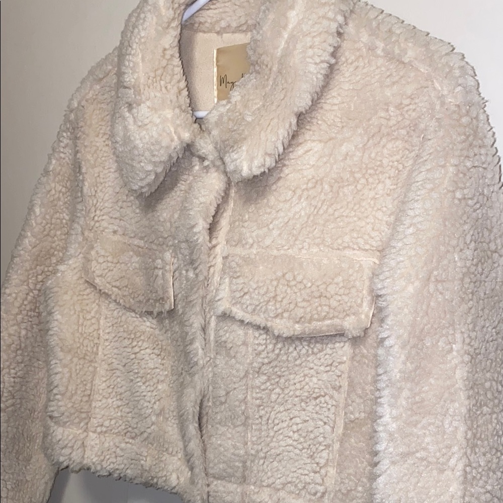 May Design Small Cozy Beige Sherpa Jacket - Picture 12 of 14